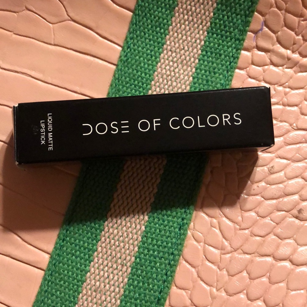 POSE of color lipstick